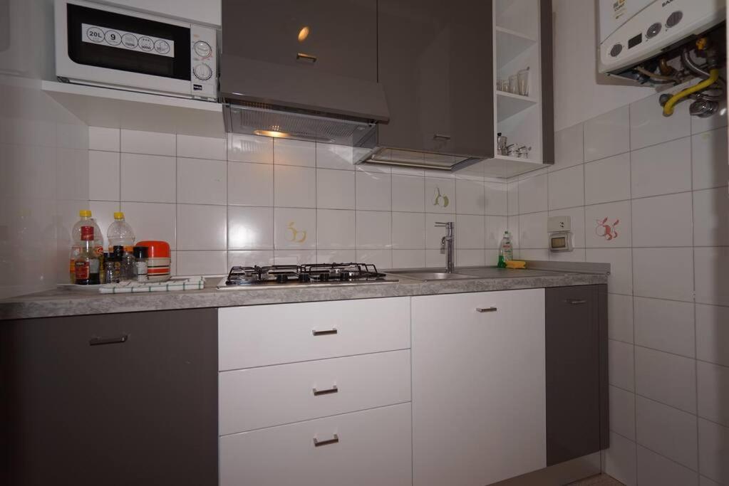 Central Guesthouse Cir 015146-Cni-01484 Μιλάνο Εξωτερικό φωτογραφία