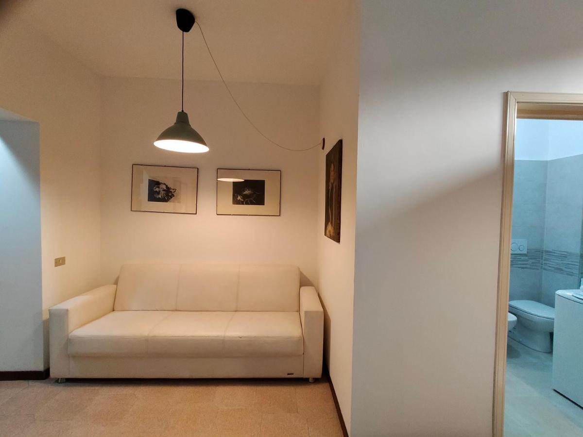 Central Guesthouse Cir 015146-Cni-01484 Μιλάνο Εξωτερικό φωτογραφία